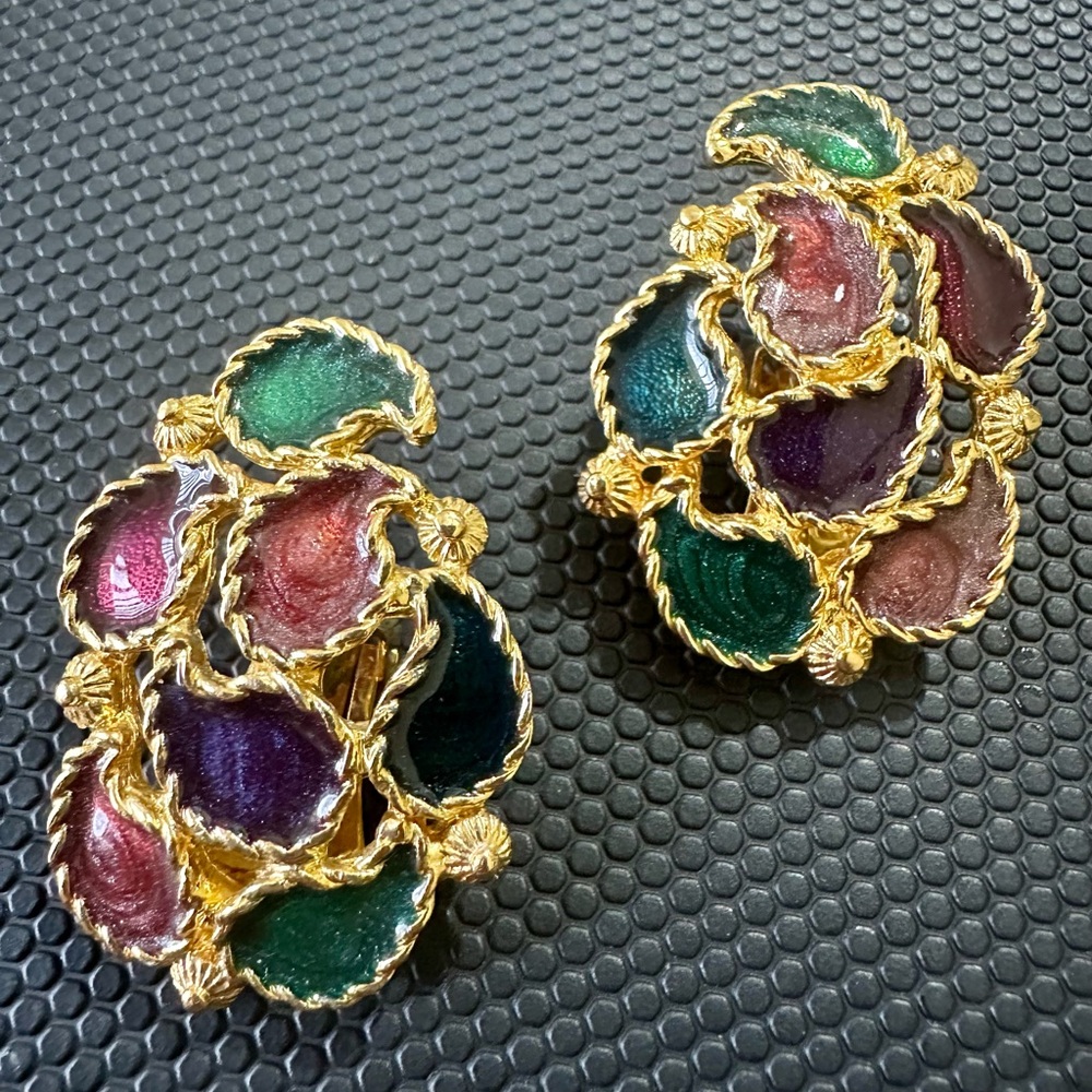 Vintage Clip-On Earrings. Approximately 1.5 inches long, 1 inch wide. Pre-owned,